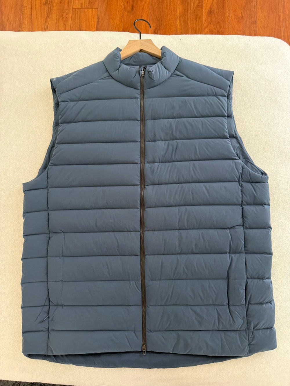 lululemon athletica Navy Quilted Puffer Vest - Sleeveless Insulated Layer - Picture 2 of 3